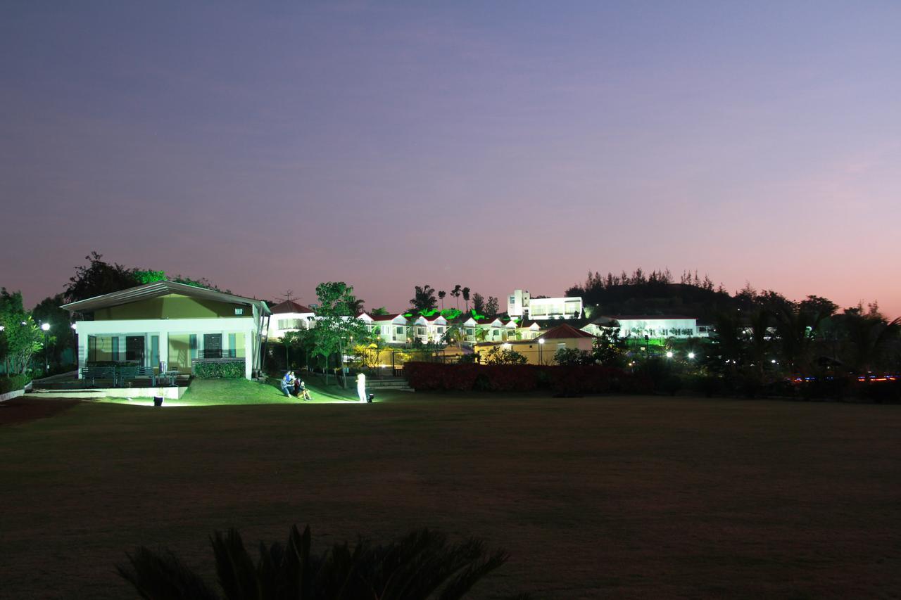 Savana Lake Resort Nashik Eksteriør billede