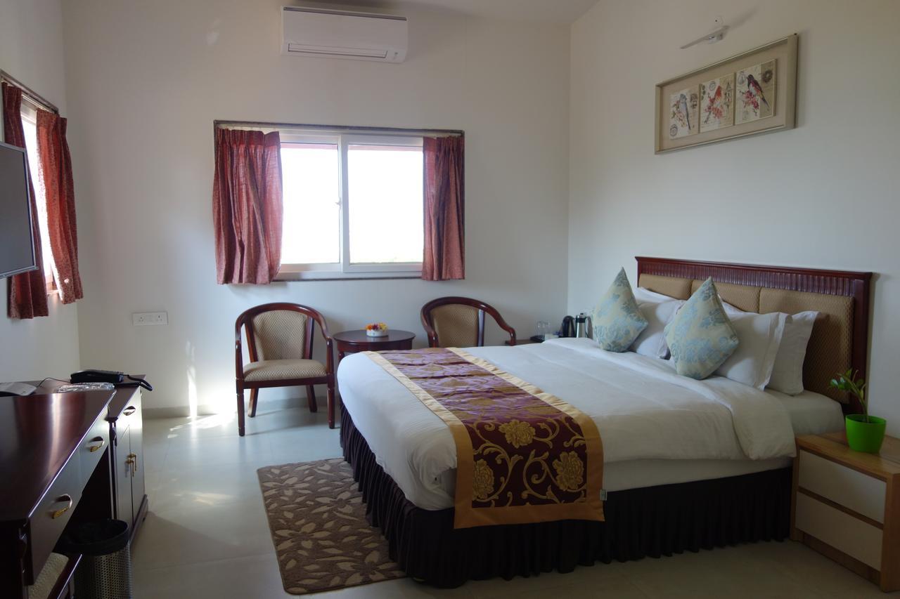 Savana Lake Resort Nashik Eksteriør billede