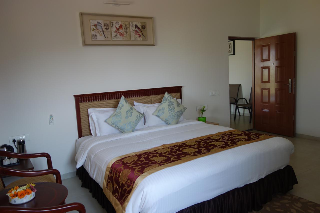 Savana Lake Resort Nashik Eksteriør billede