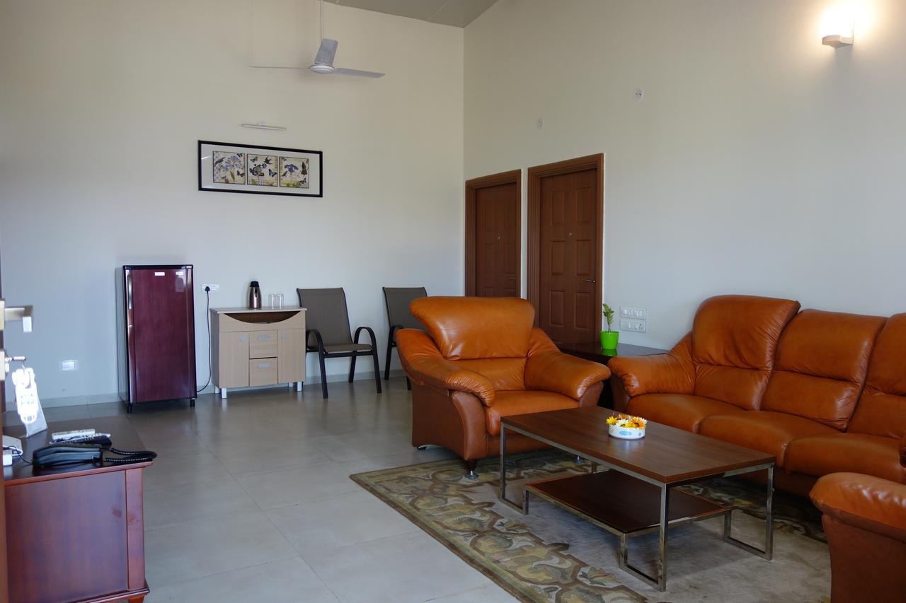 Savana Lake Resort Nashik Eksteriør billede